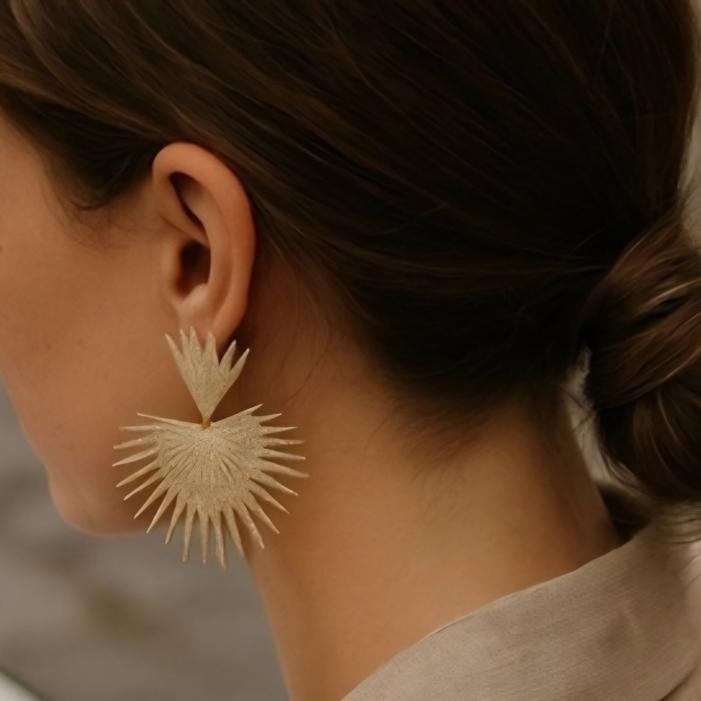 Large Goldtone Fan Like Earrings NWOT